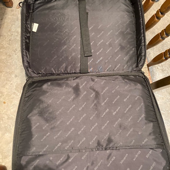 Computer 💻 IPad briefcase 6 pockets in all leather Targus 14 inches tall - Picture 2 of 9